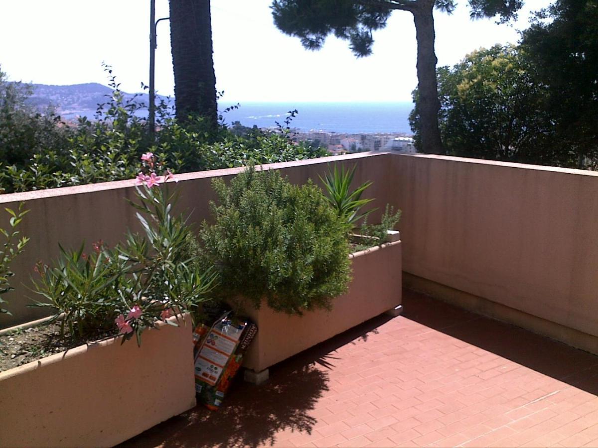 نيس Relaxing Place With Wonderful View...Calme Avec Vue Magnifique Sur La Baie Des Anges, Mais En Campagne A 12 Minutes De La Promenade Des Anglais المظهر الخارجي الصورة